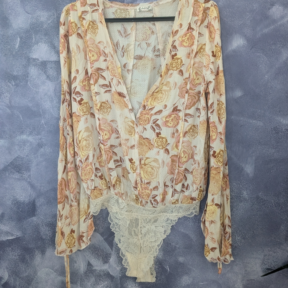 Floral Lace-Trim Surplice Bodysuit Top - Peach Floral